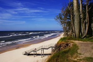 Dębina-zejście-na-plażę